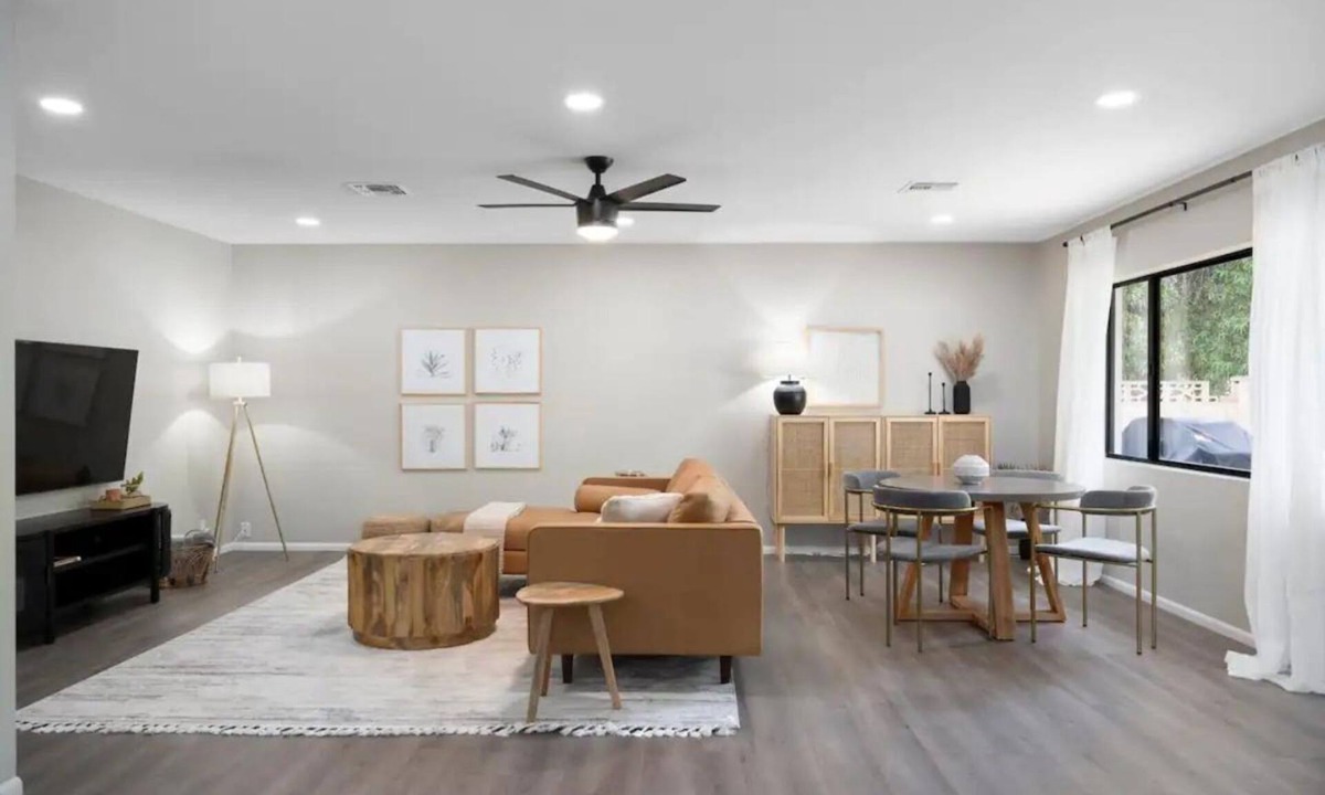 Alhambra House | BONUS Room! HTD Pool/Patio Oasis/Fire Pit/Games RENOVATED PHX Mid-Century Home