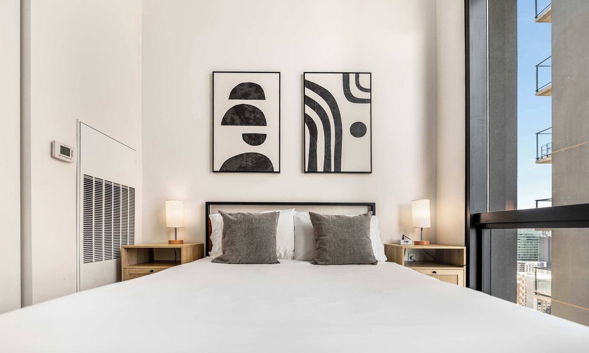 Evans Churchill Apartment | Boulevard Stays Modern Highrise STU Sky Pool, Gym 01