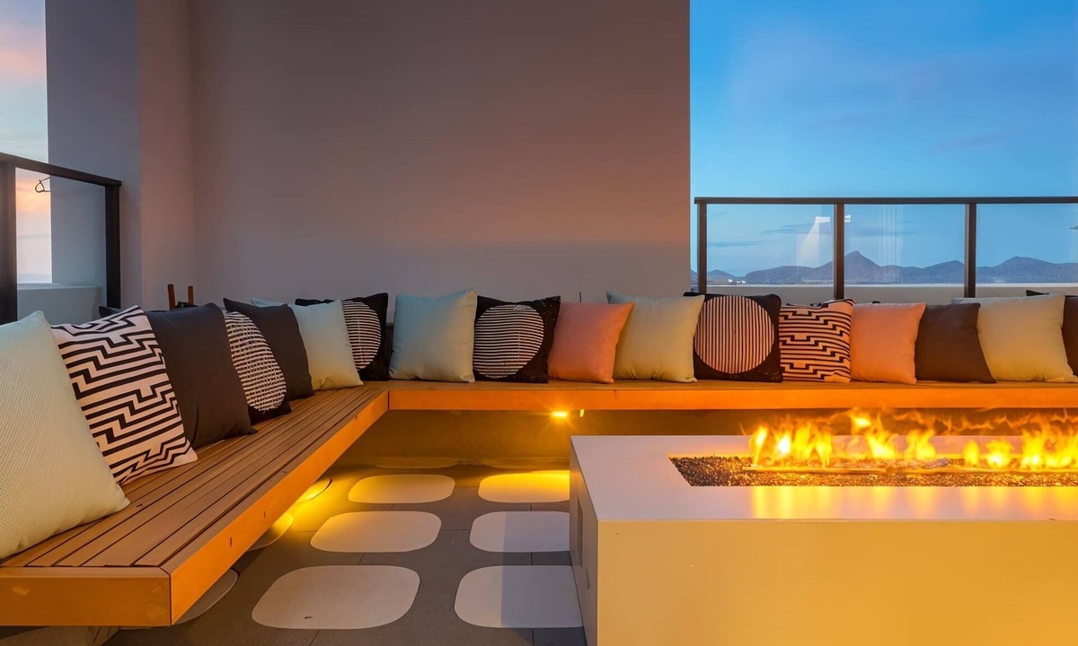 Evans Churchill Apartment | Boulevard Stays Scenic Studio Escape with Pool & Gym Access
