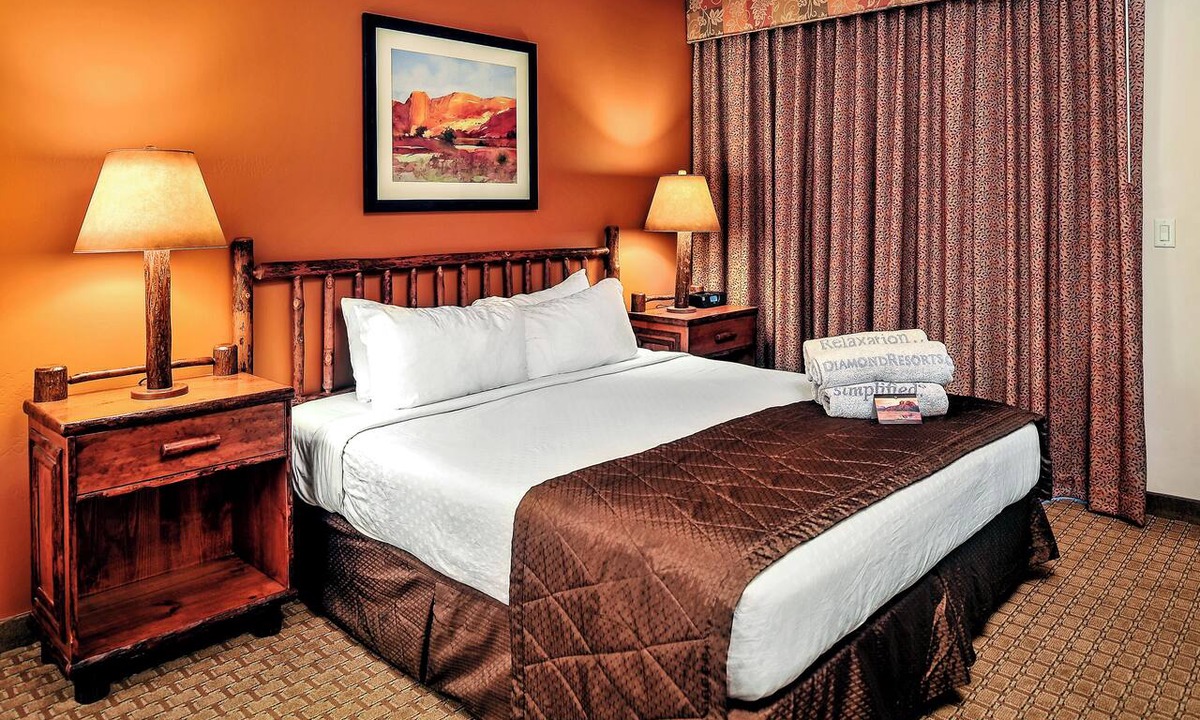 Oak Creek Hotel | Breathtaking Red Rock Views! Great Unit with Kitchen! Pool, BBQ, Parking!