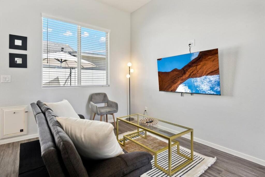 Casa Grande Apartment | Breezy Modern House in Casa Grande with Pool,BBQ