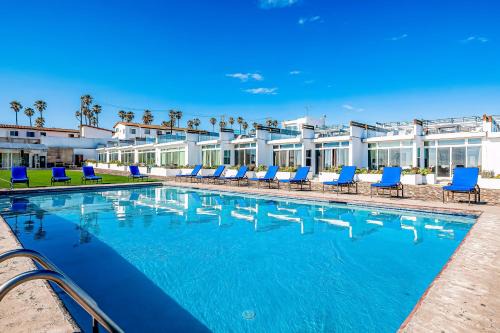 La Paloma House | Bright Dog-Friendly Suite with Kitchenette, Heated Outdoor Pool, Hot Tub, Patio