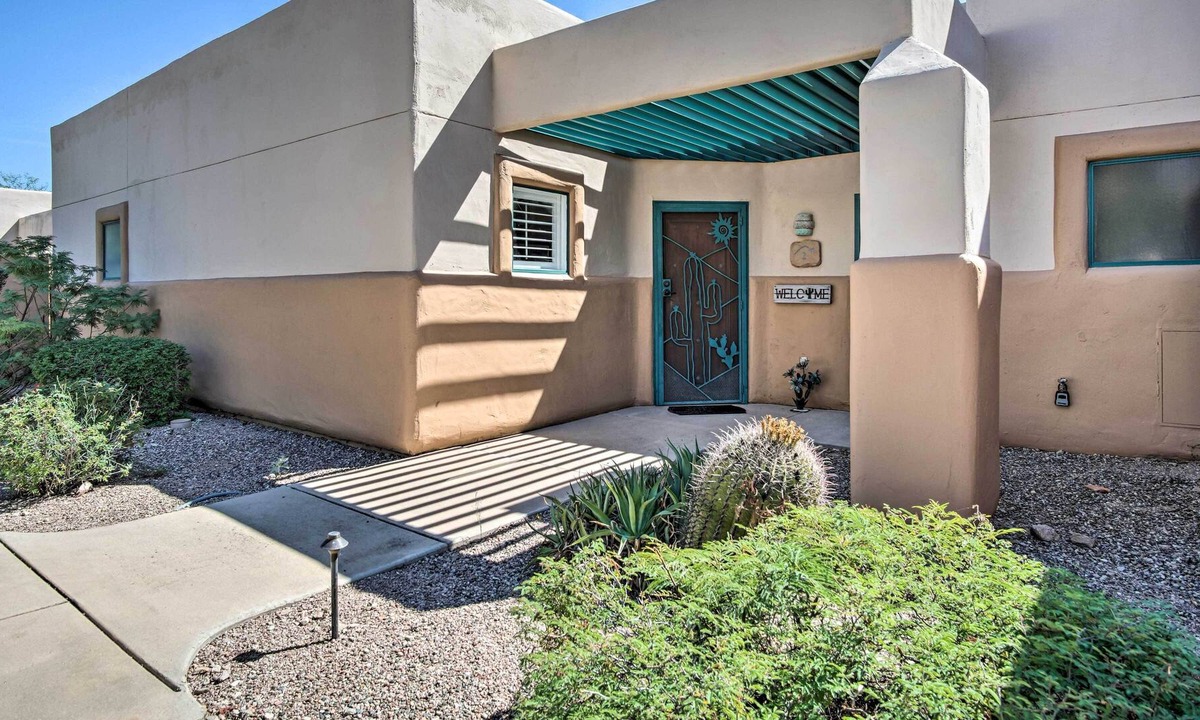 Starr Pass House | Bright Tucson Townhome, Golf Course On-Site!