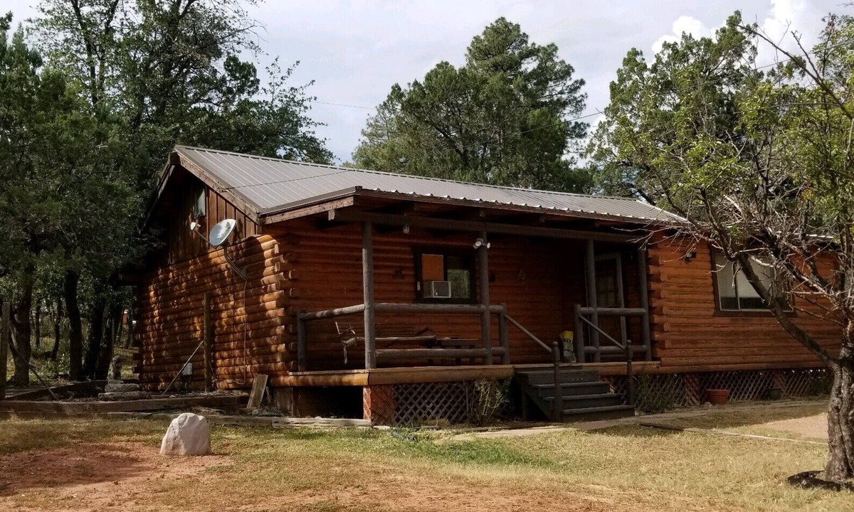Pine Cabin | Cabin Getaway with Beautiful Views and Sleep with Elk