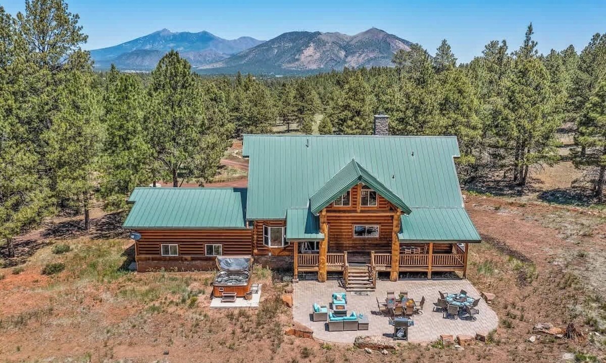 Flagstaff Cabin | Cabin | Updated | Hot tub | AC | Theater | Trails!