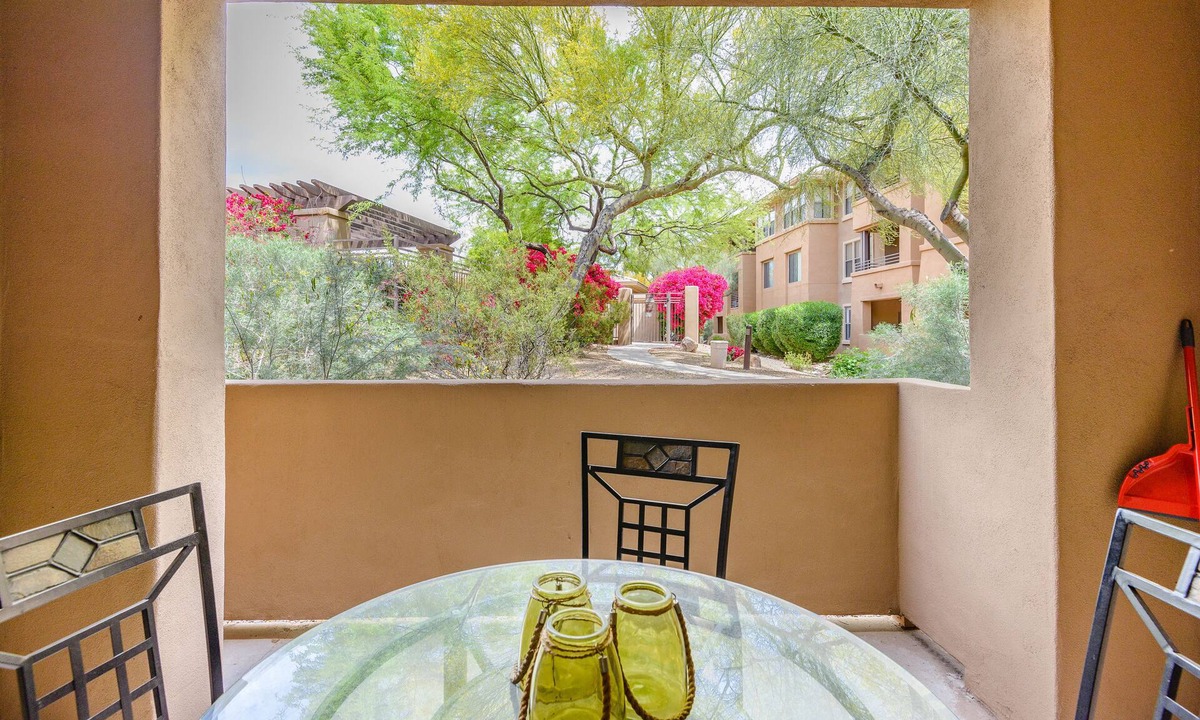 North Scottsdale Condo | CACTUS CASITA- Clean and Modern N. Scottsdale Condo
