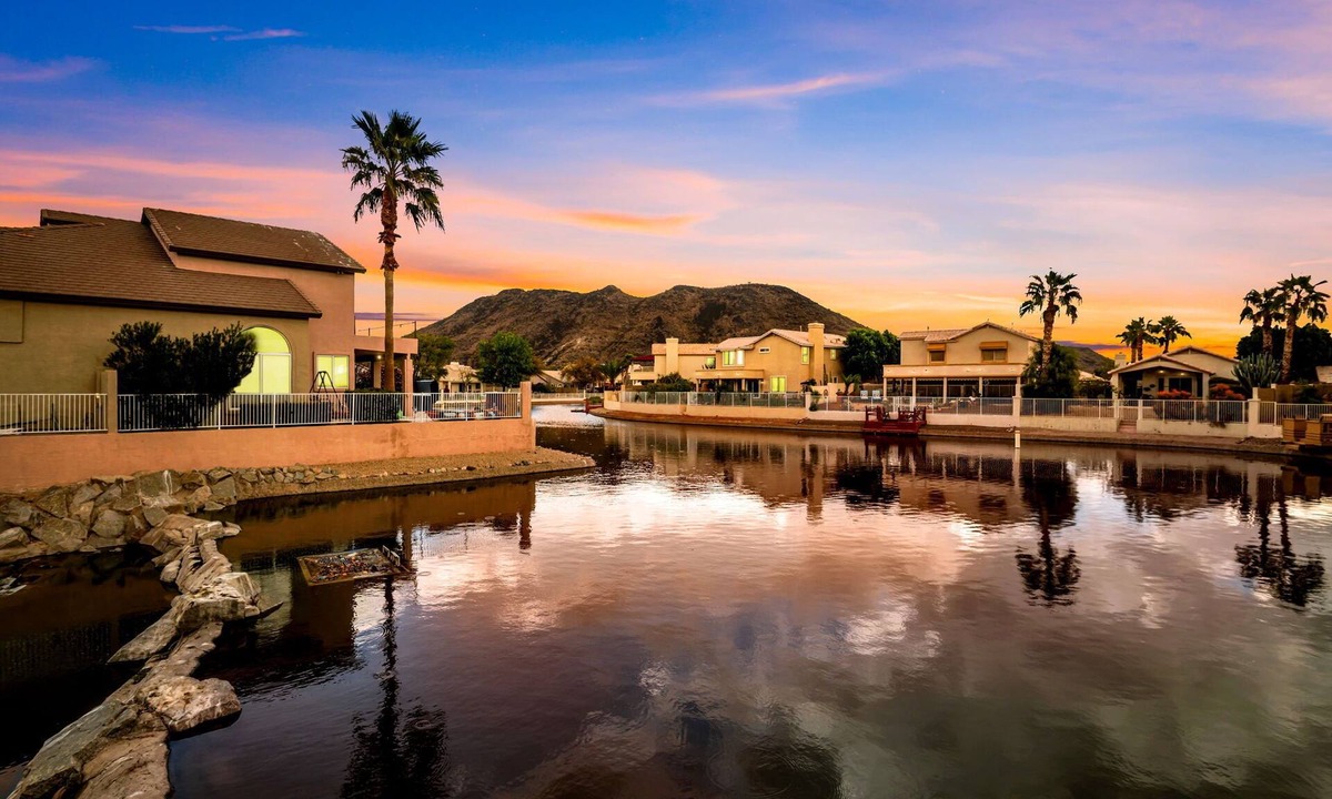 Arrowhead Lakes House | Cactus Cove – Family-Friendly Lakeside Home w/Mountain Views & Free EV Charger