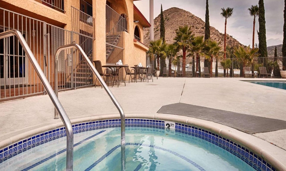 Cajon Junction Hotel | Cajon Pass Inn