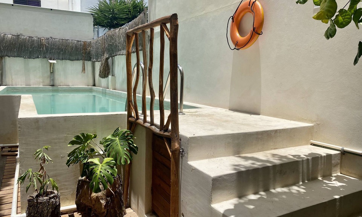 Downtown Cancun Hotel | Cancun hotel downtown, private bedrooms with private bathroom, shared pool