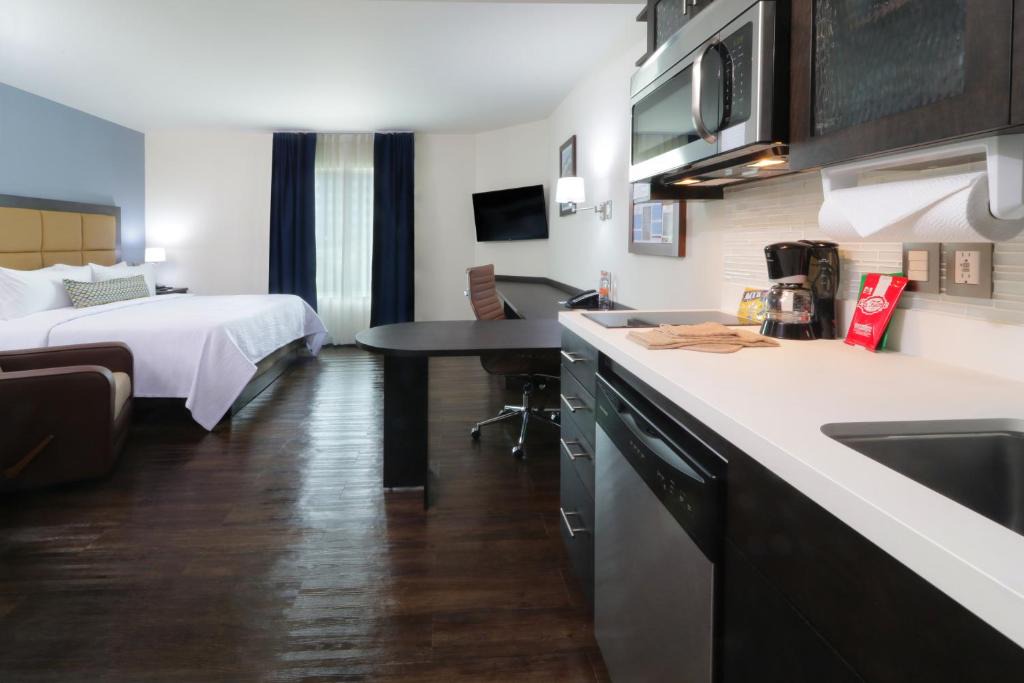 Celaya Hotel | Candlewood Suites - Celaya by IHG