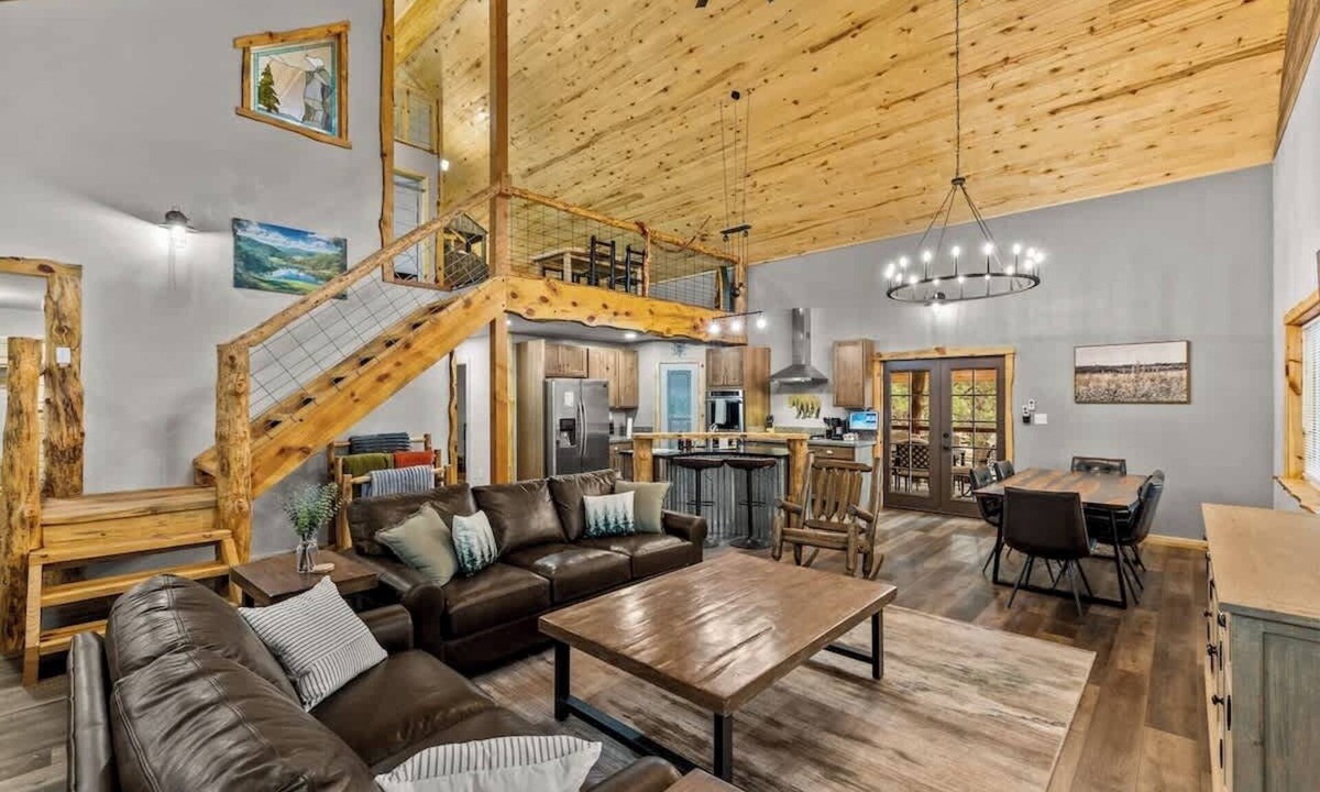 Williams House | Canyon Gateway with Hot Tub