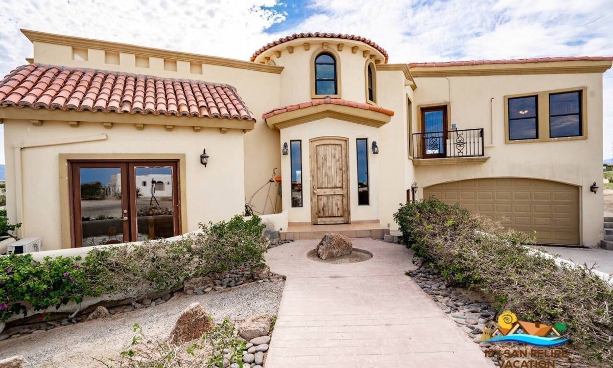 El Dorado Ranch House | Casa Campbell - Enjoy a spacious 4-bedroom rental