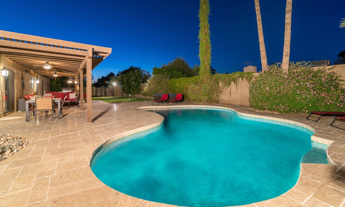 Raskin Estates House | Casa De Palms - Optional heated pool, spa, putting green, pool table!