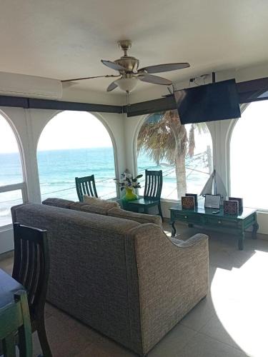 Playas de Rosarito Hotel | Casa Mar Verde - Oceanfront Penthouse - Pool & Jacuzzi