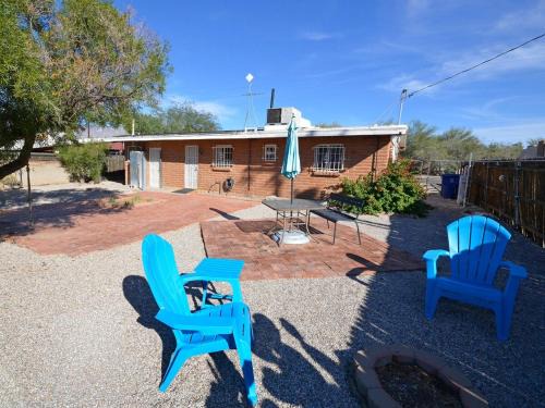 Campus Farm House | Casa Montaña - Central Tucson 3BR Accessible & Solar-Powered