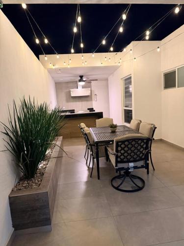 Campestre-Lomas House | Casa Romaoc - Casa moderna en Residencial Campestre