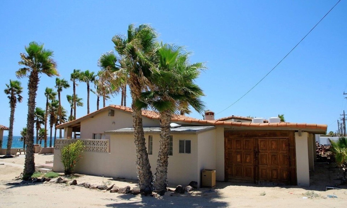 Las Conchas House | Casita Chapman, Las Conchas, 2 BR, 2 Bath, Sleeps 8, Wifi, Satellite TV, $125/Nt