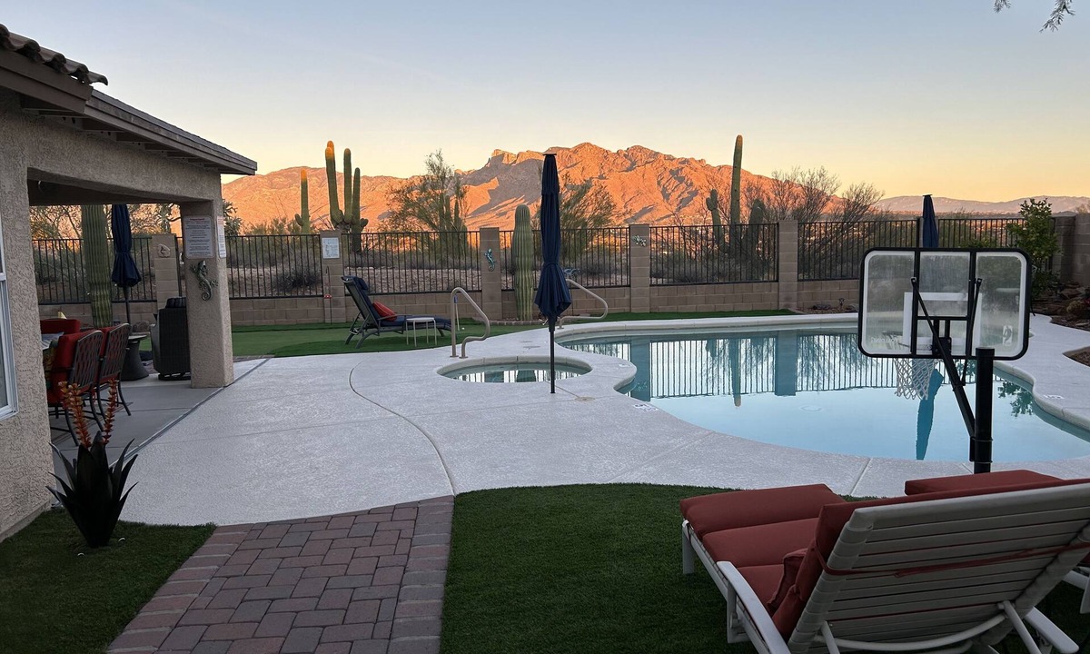 The Bluffs House | Catalina Mt Views, Quiet, Solar with EV charging, also see HA 7617525, 21095476