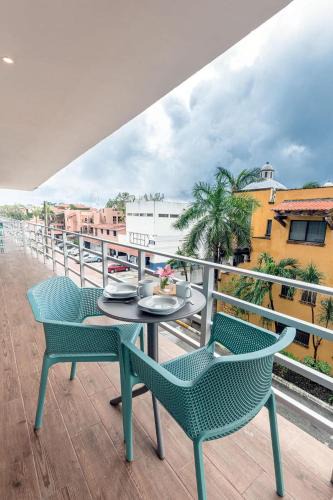 Downtown House | Central Beach Haven Sleeps 16