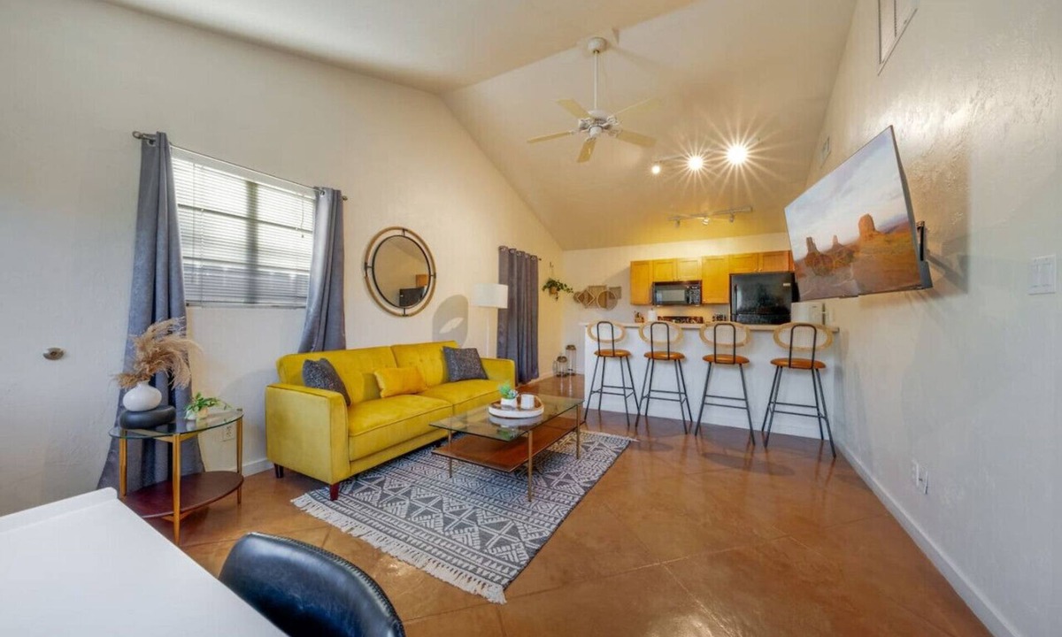 Blenman-Elm House | Central/Guesthouse/Fenced/Cozy/1 BR & 1 BA