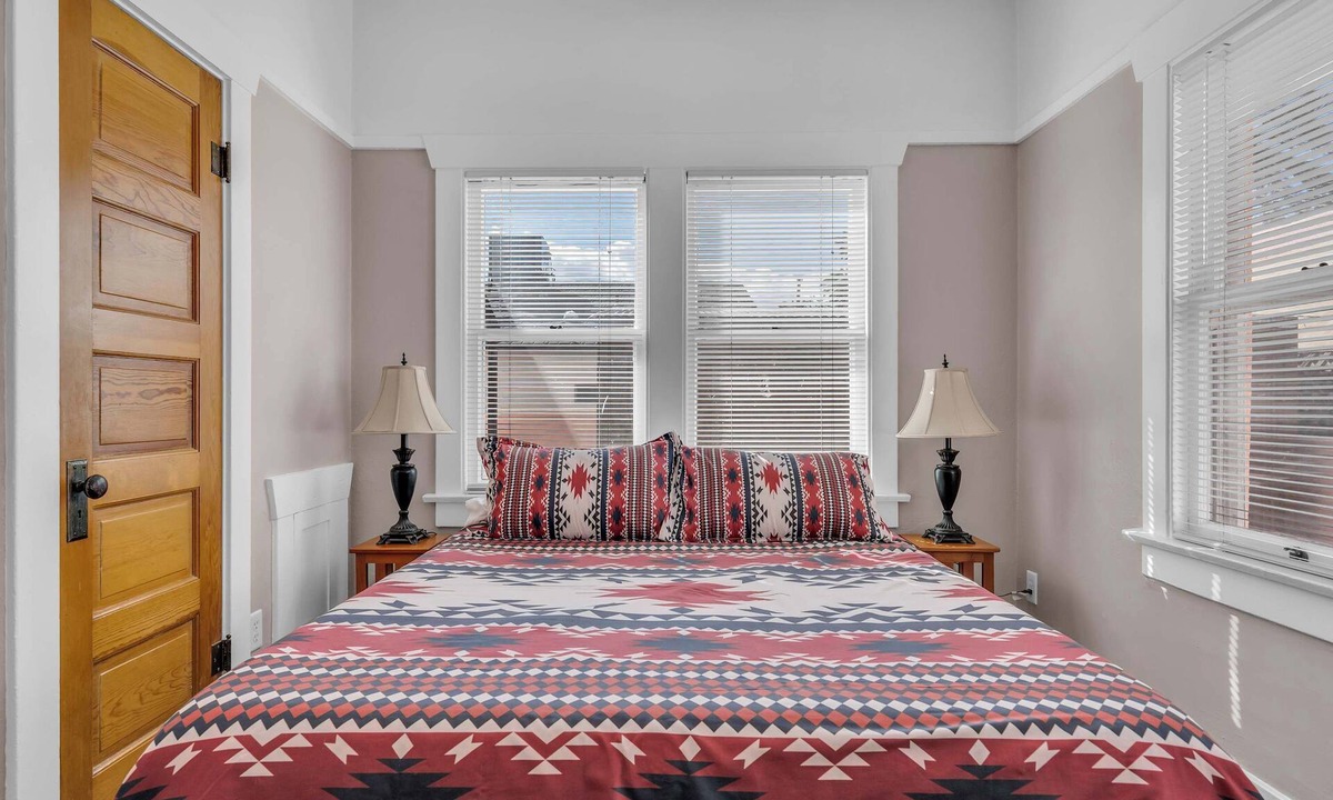 Feldman's House | Central Tucson Summer Retreat | Near UofA