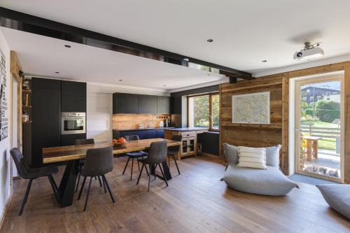 Les Bossons Ski Chalet | Chalet Benoit - Modern Chalet 8 Pax Free Parking Mountain View - By Cozee Rentals