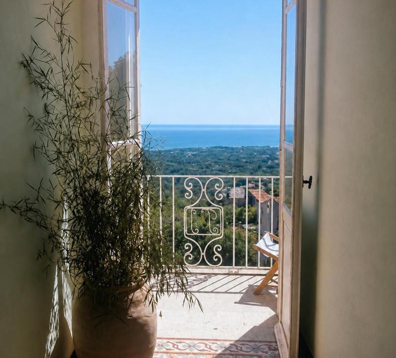Valle-de-Campoloro Bed & Breakfast | Chambres d'hôte A Caserella, Maison de village rénovée avec vue sur mer
