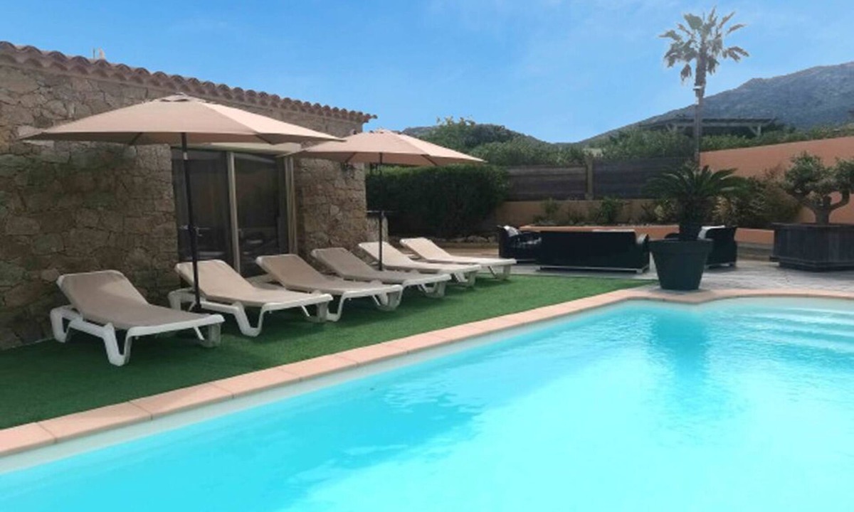 Marine de Saint Ambroggio House | Charmante Maison Avec Piscine et Pétanque