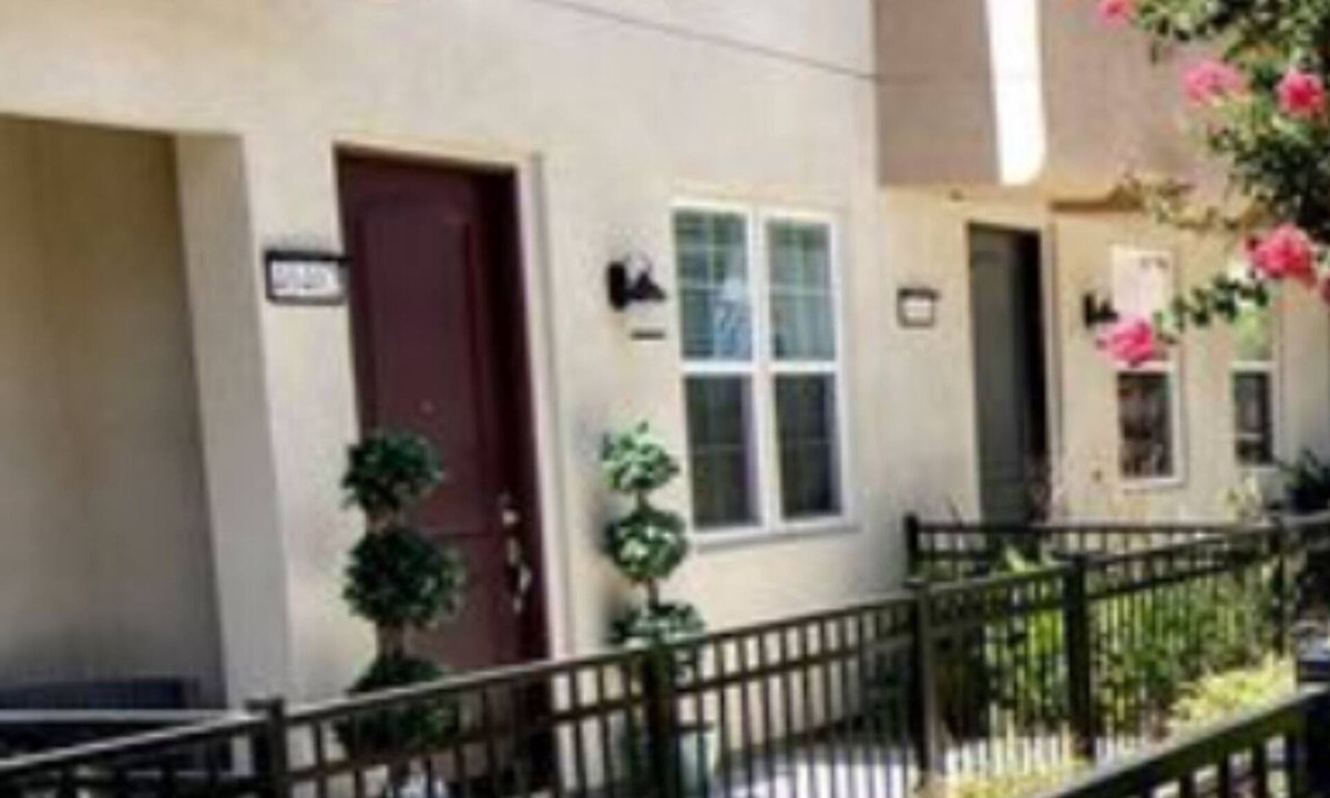Temecula House | Charming 2-bedroom townhome in delightful Murrieta with AC