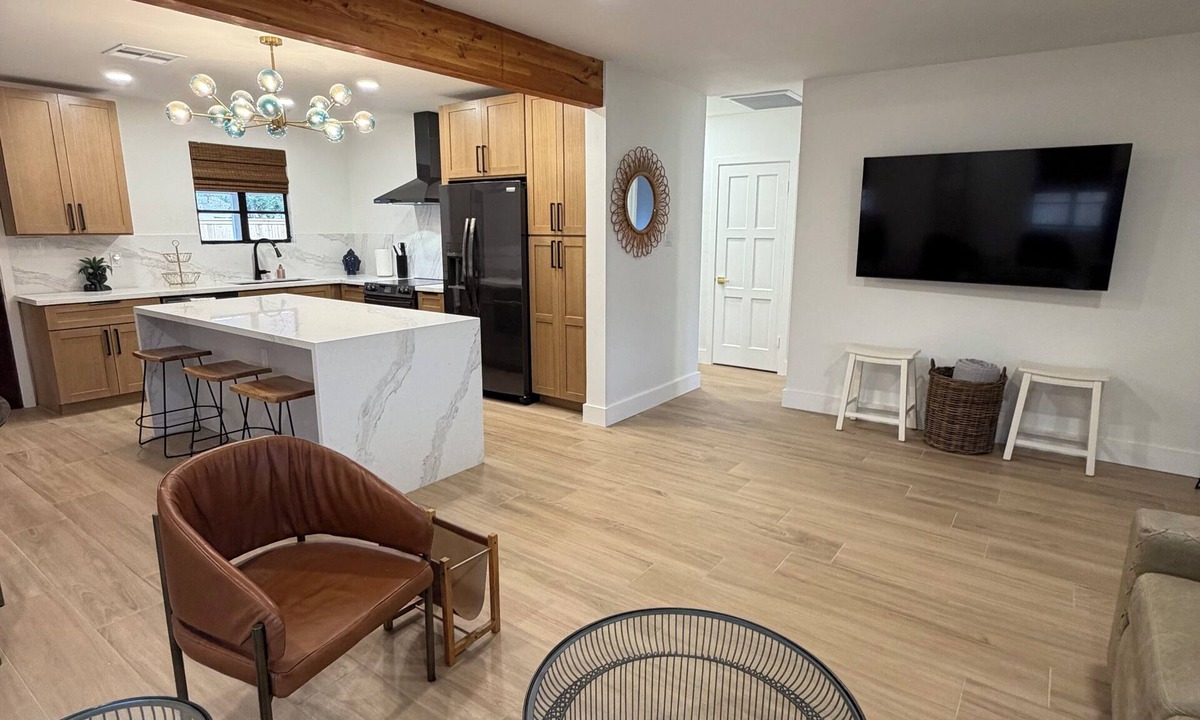 Woodlawn Park House | Charming 3-bedroom house with AC in sunny Phoenix