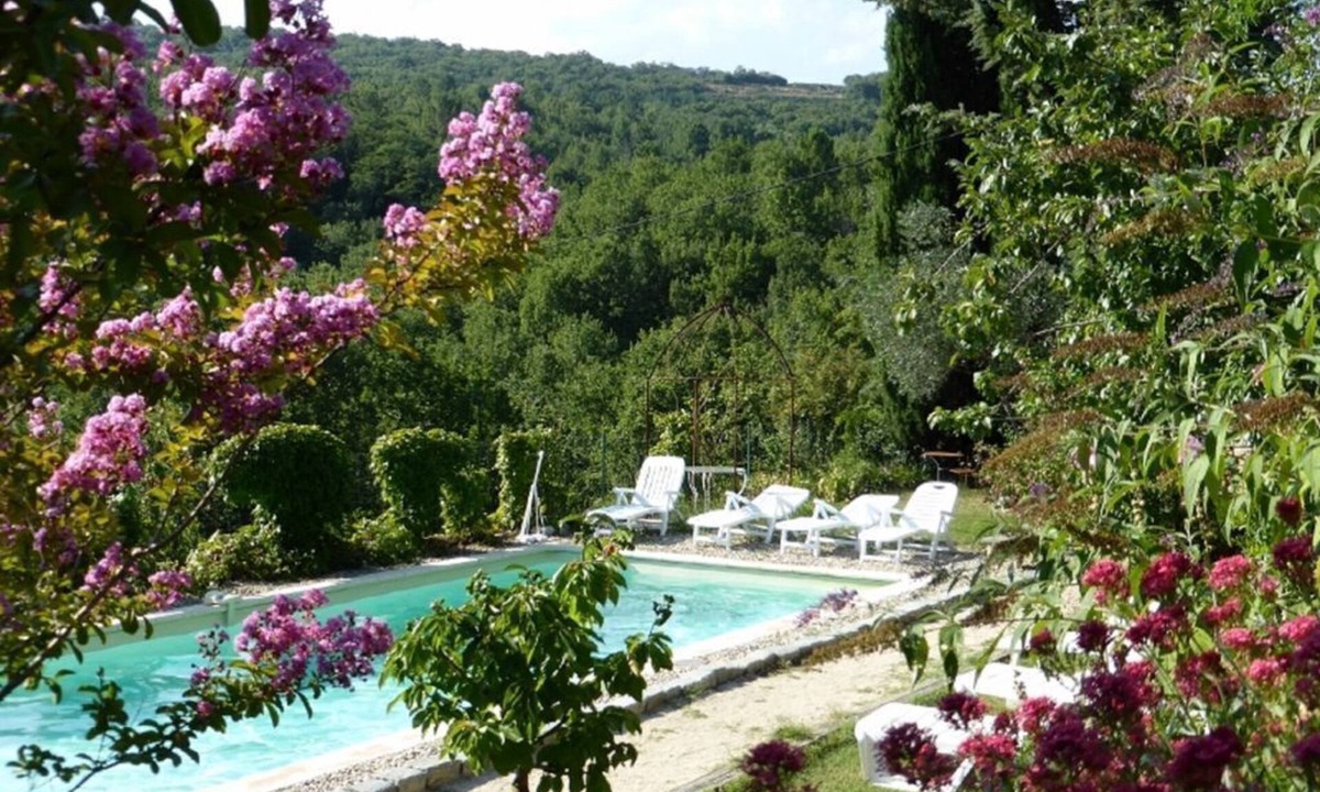 Vesseaux Apartment | Charming accommodation in a large 16th century building with swimming pool and garden