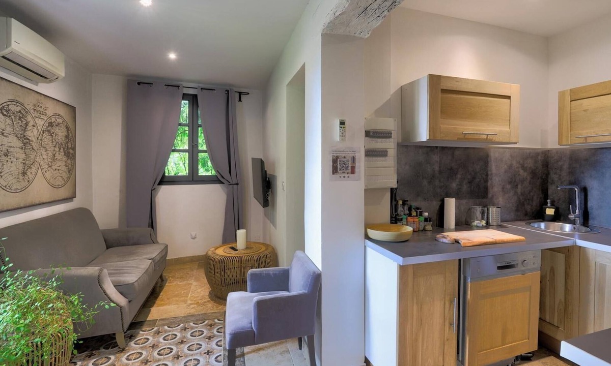 Arles City Centre Apartment | Charming apartment in historic building