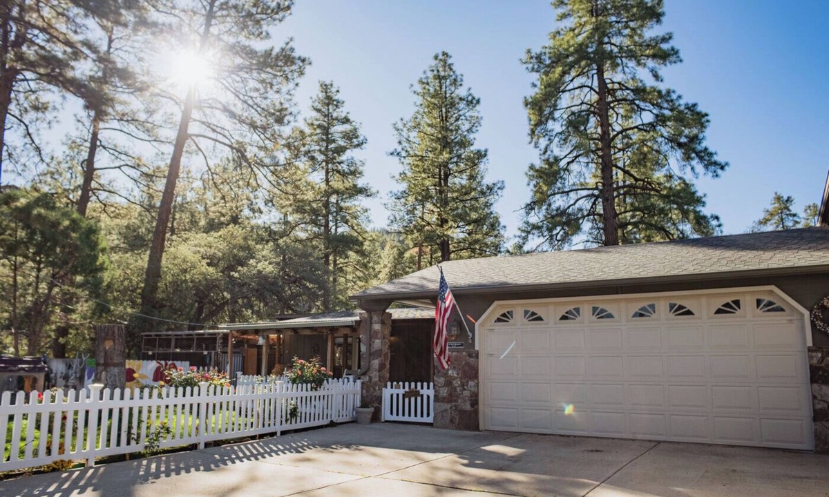 Oak Knoll Village House | Charming bungalow in peaceful Prescott National Forest with AC