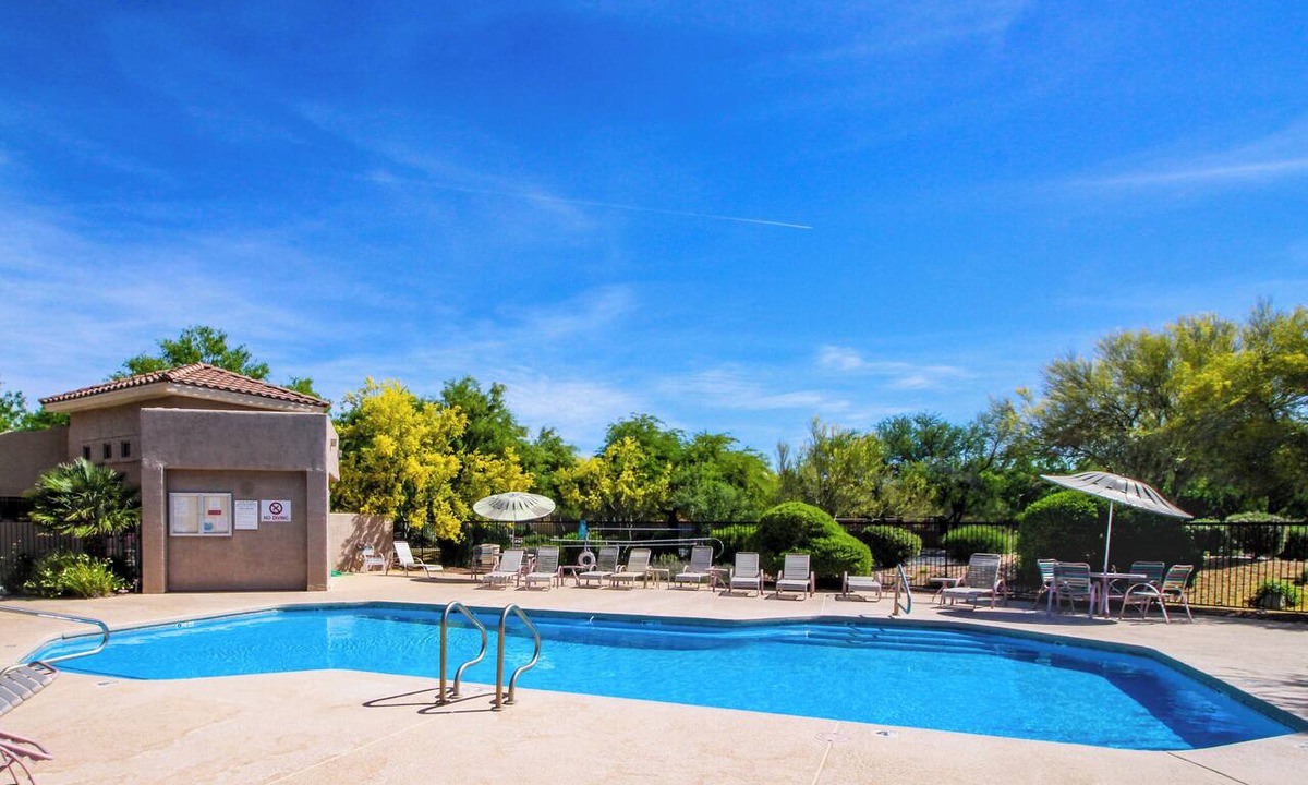 Rancho Vistoso Condo | Charming dog-friendly condo with pool, hot tub, washer/dryer, & AC