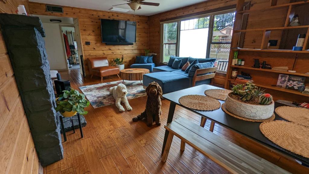 Coconino Estates House | Cheerful Master Suite w/ Private Entrance