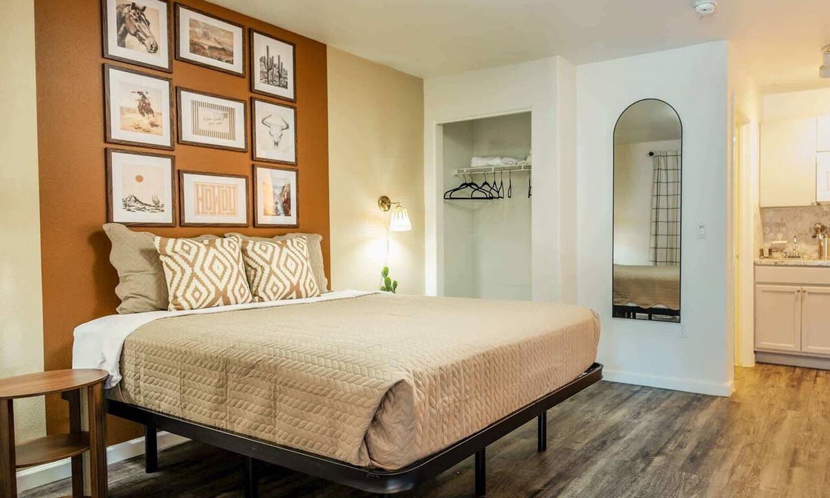 Tolleson Apartment | Chic AZ Studio | Travel Nurses Welcome!
