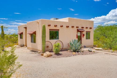 Tanque Verde House | Chic Tucson Casita w/Deck & Panoramic Views!