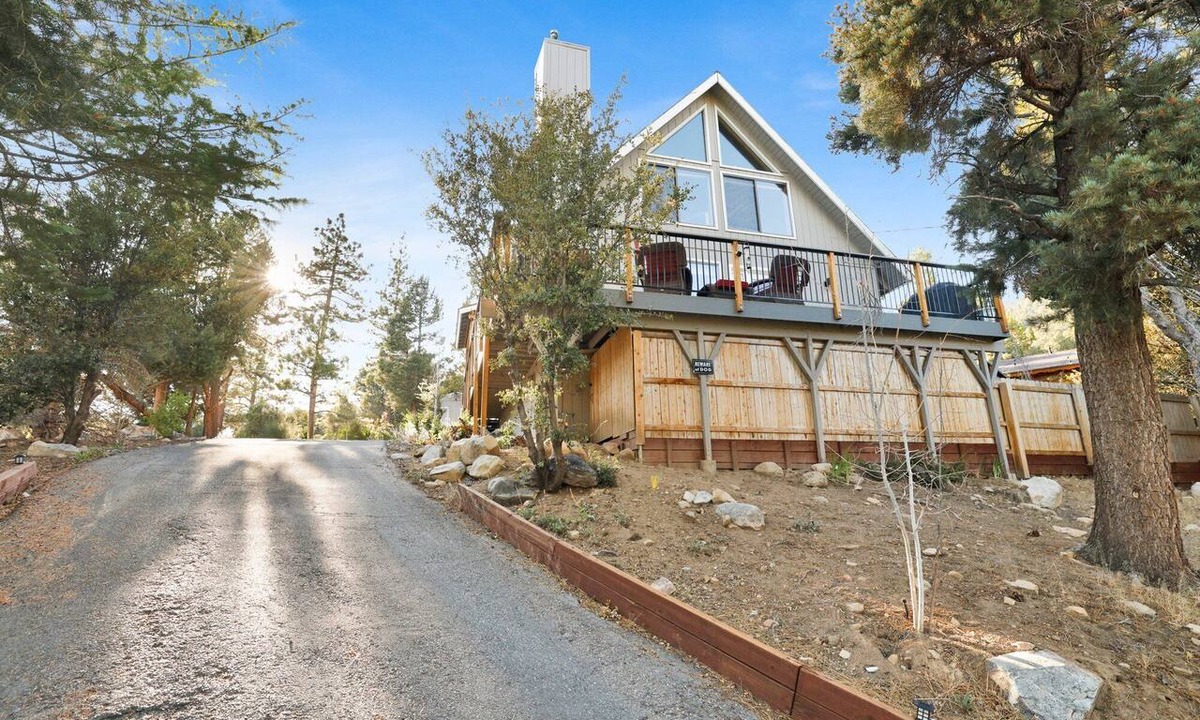 Whispering Forest Cabin | Chimney Peak Big Bear Chalet w/Hot Tub + Games