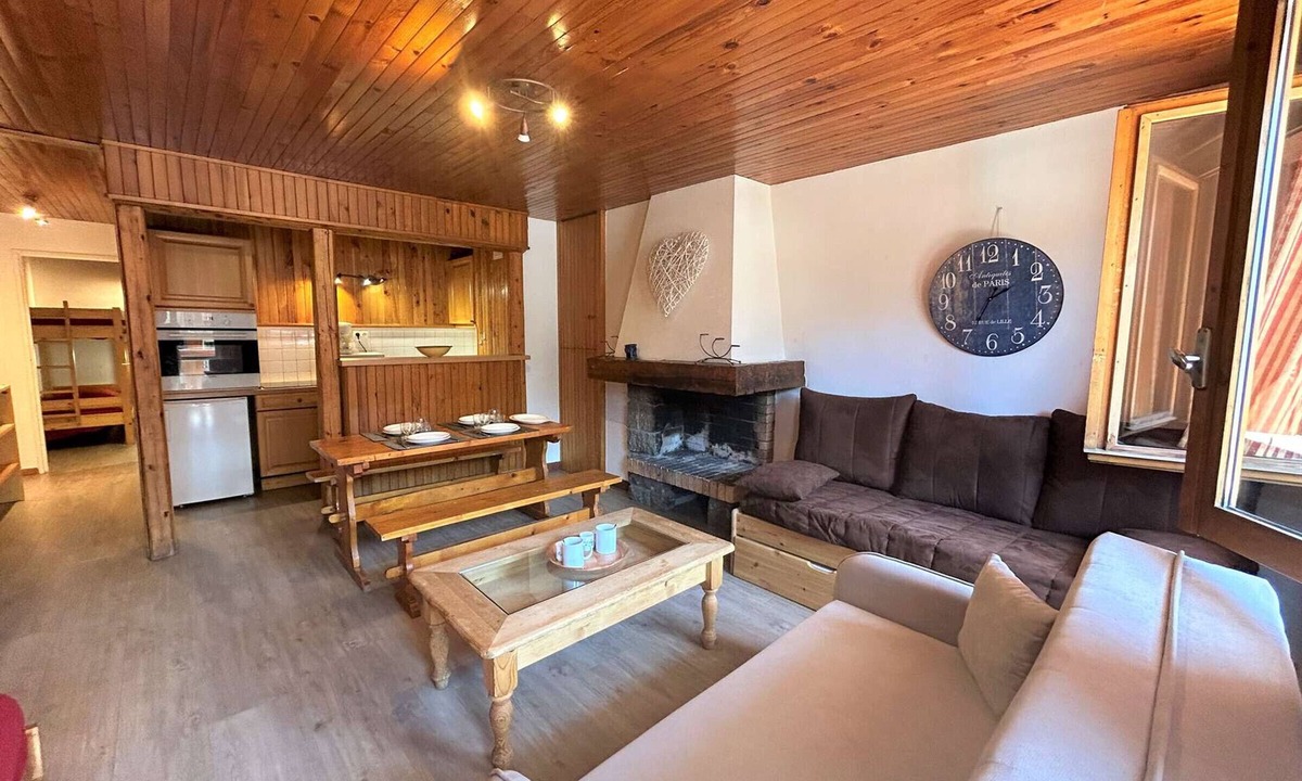 Meribel Centre Apartment | Comfortable studio for 4 in central Méribel, near slope