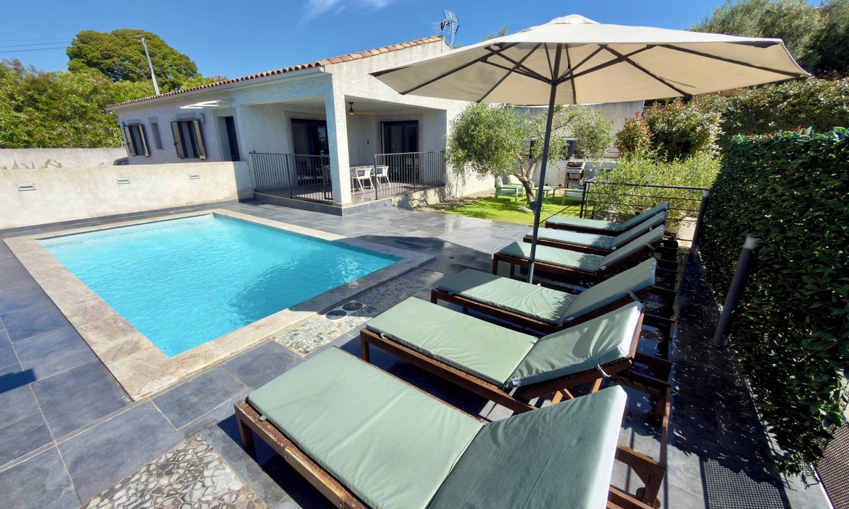 Aleria Villa | Comfortable villa with heated pool and spa between sea and mountains