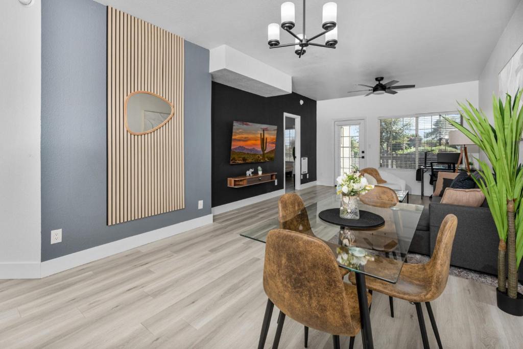 North Scottsdale Apartment | Comfy 2BR-Pool, Yoga Rm, Gym, Cabanas, BBQ,Prkng