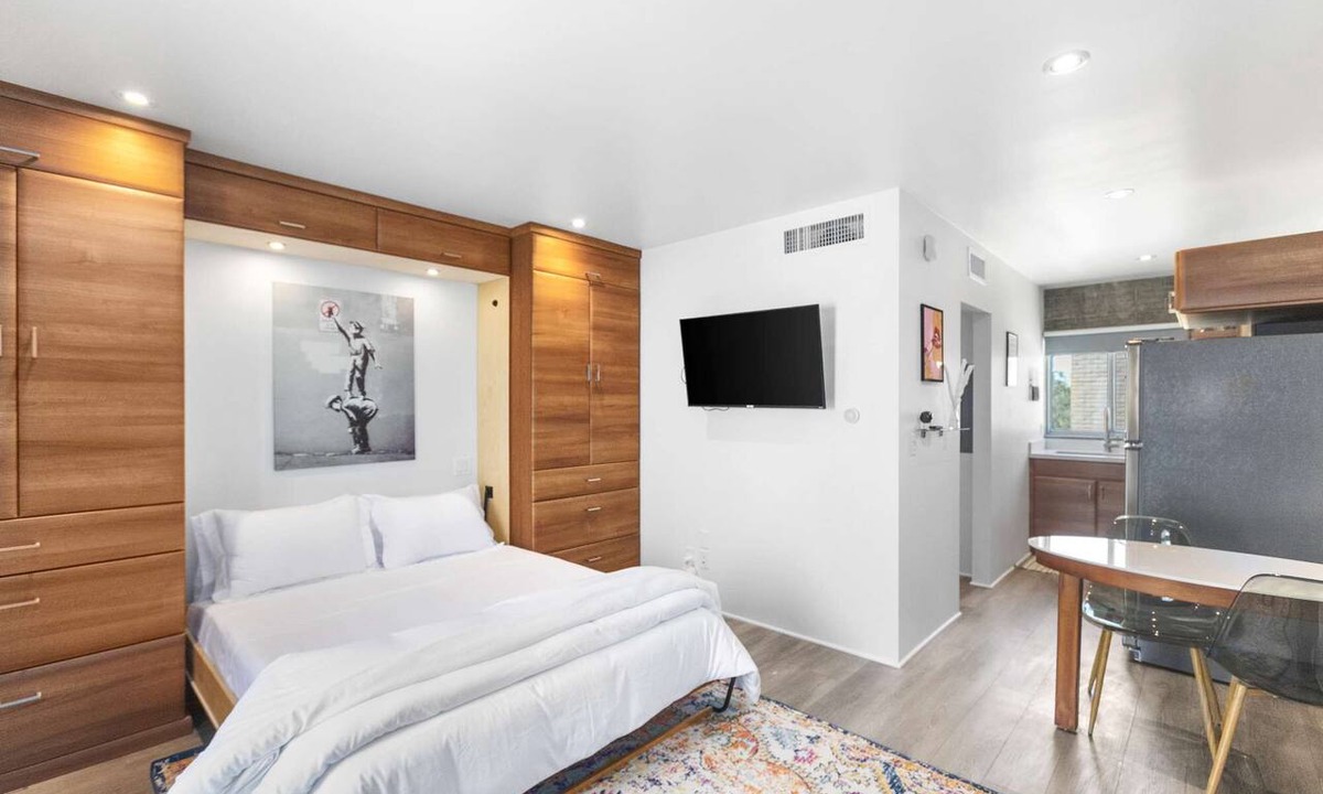 Roosevelt Condo | Compact Urban Living in DTPH – Pool