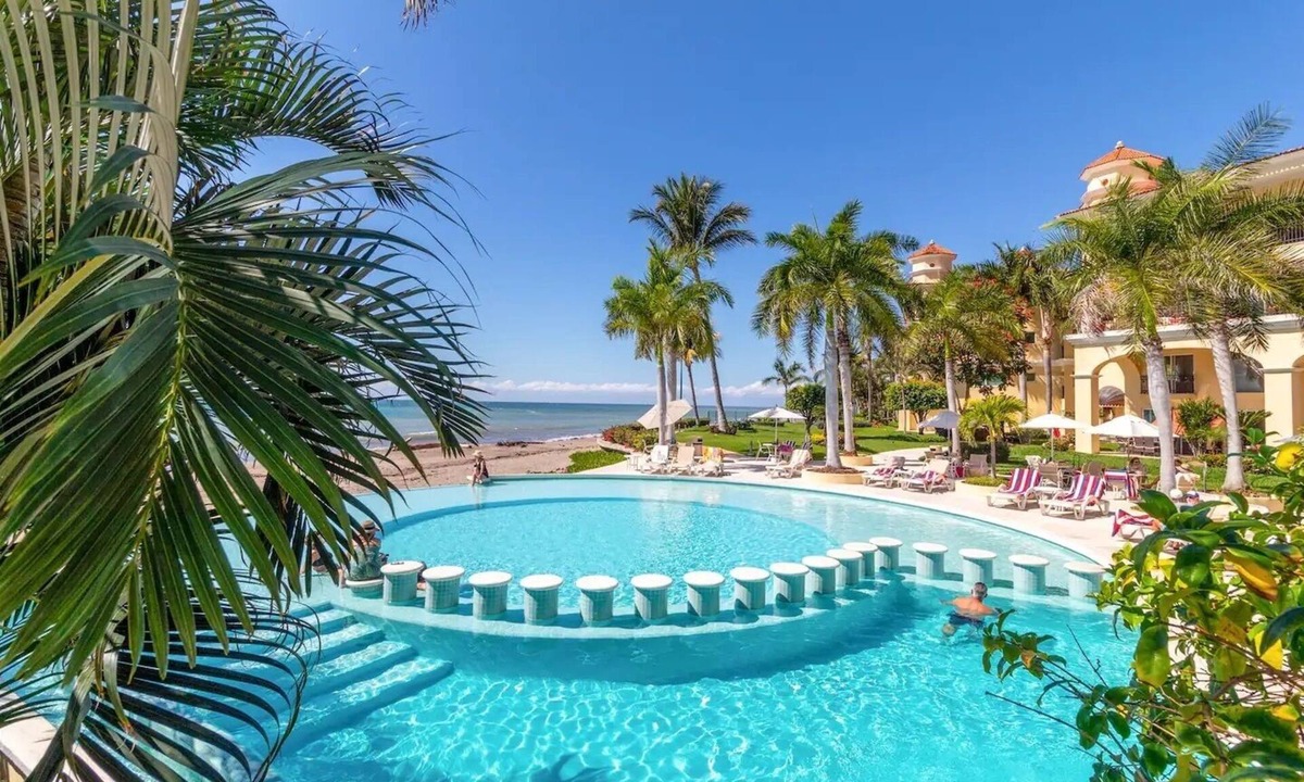 Marina Vallarta Hotel | CONDO BAY-BGM BY TRVL2HM
