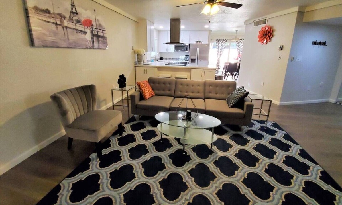 Camelback East Condo | Condo *Zen* King N. Phoenix 30