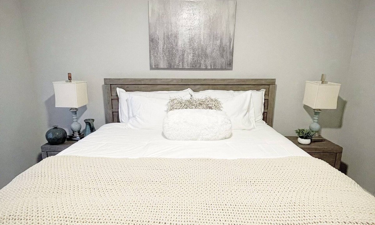 Paradise Valley Village Condo | Cozy 1-bedroom condo with 1 car garage in beautiful Scottsdale