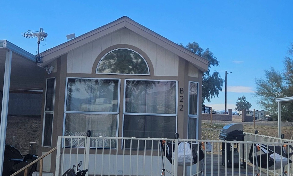 Lake Havasu City RV Rental | Cozy 1-bedroom located in a campground in enchanting Lake Havasu City with AC