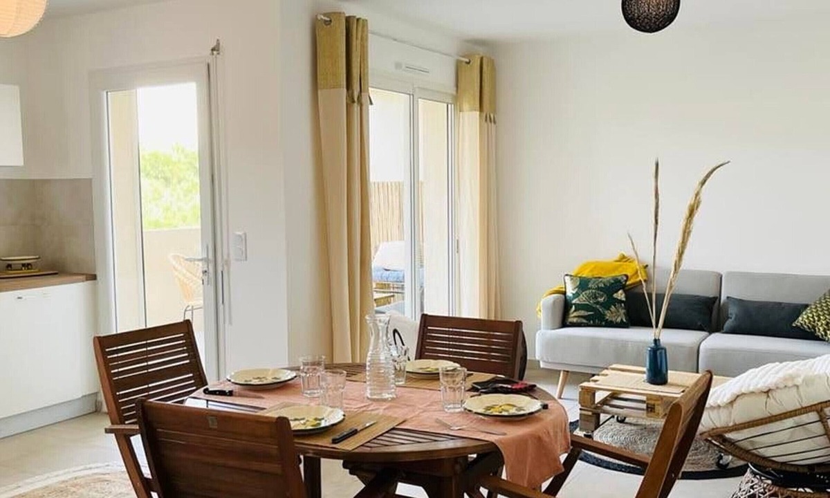 Calvi Apartment | Cozy 2-Room Apartment with AC, Private Garage, and Beach Access in Calvi