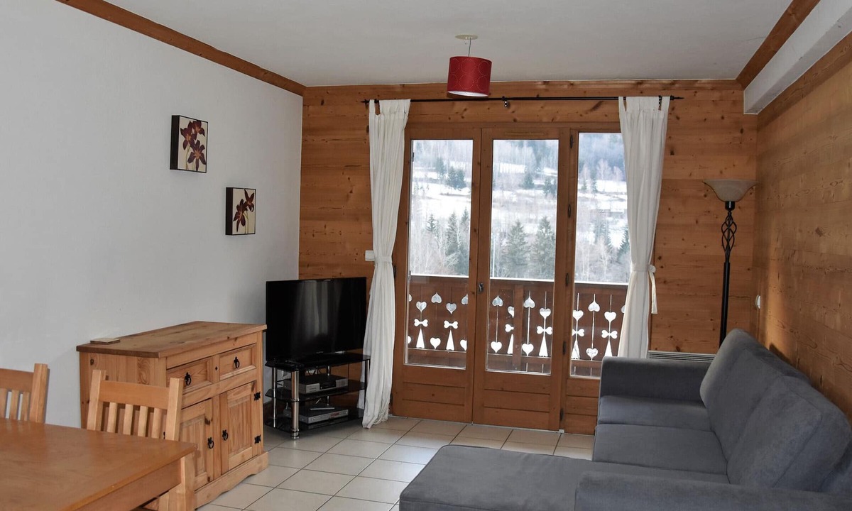 Bozel Apartment | Cozy apartment with south balcony in Bozel