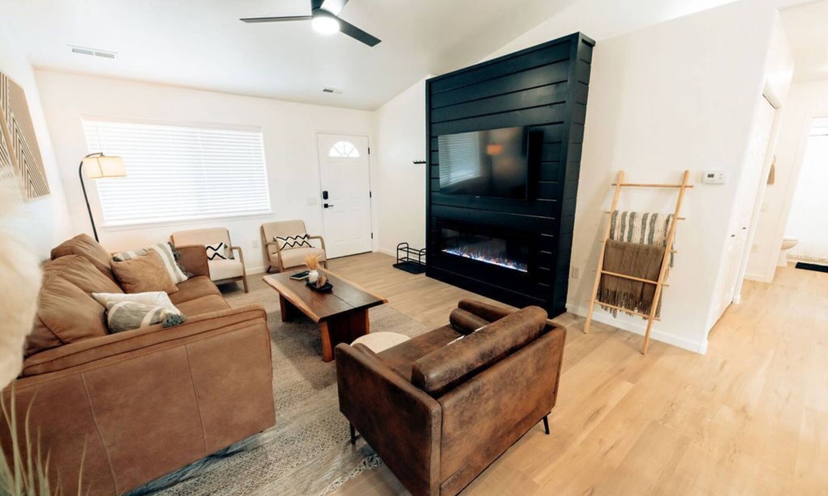 Williams House | Cozy at the Canyon - Steps from Route 66