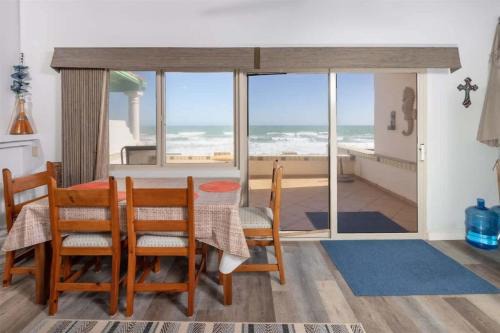 Las Conchas House | Cozy Beachfront Condo Las Olas II 10